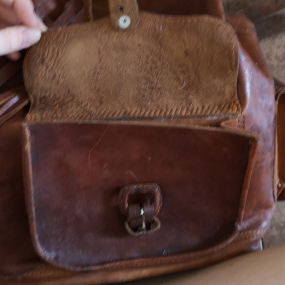 Hand sewn leather backpack - Picture 4 of 7